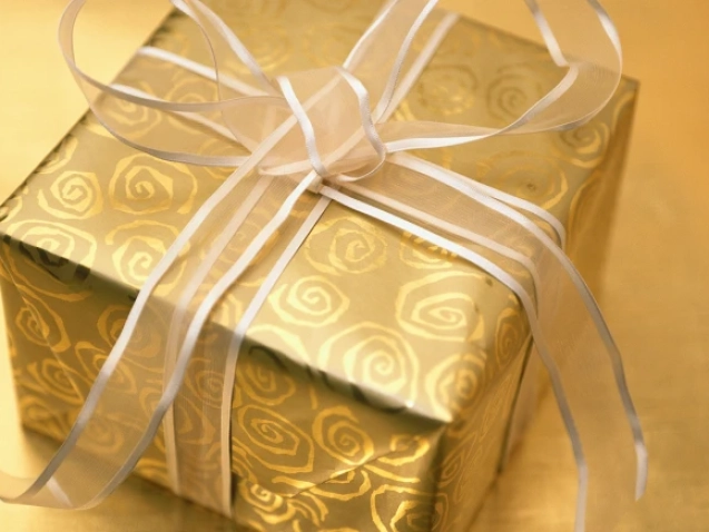Send Christmas Gifts to Pakistan