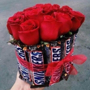 Snicker with Red Roses