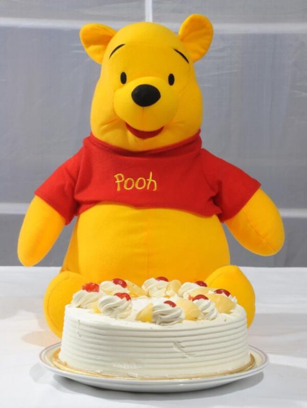 Pooh with Pineapple Cake